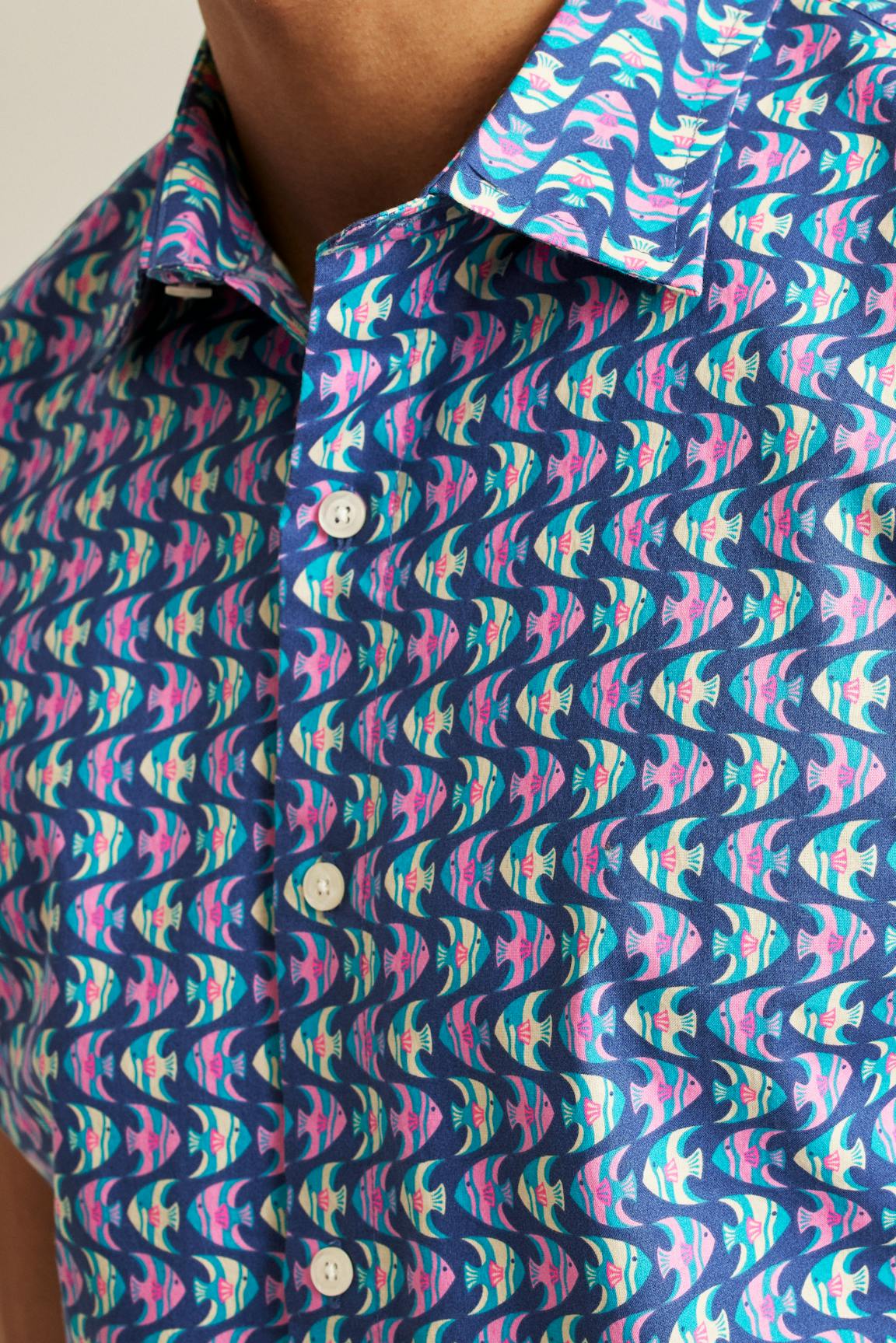 Riviera Short Sleeve Shirt / Bonobos - navy pink fish waves
